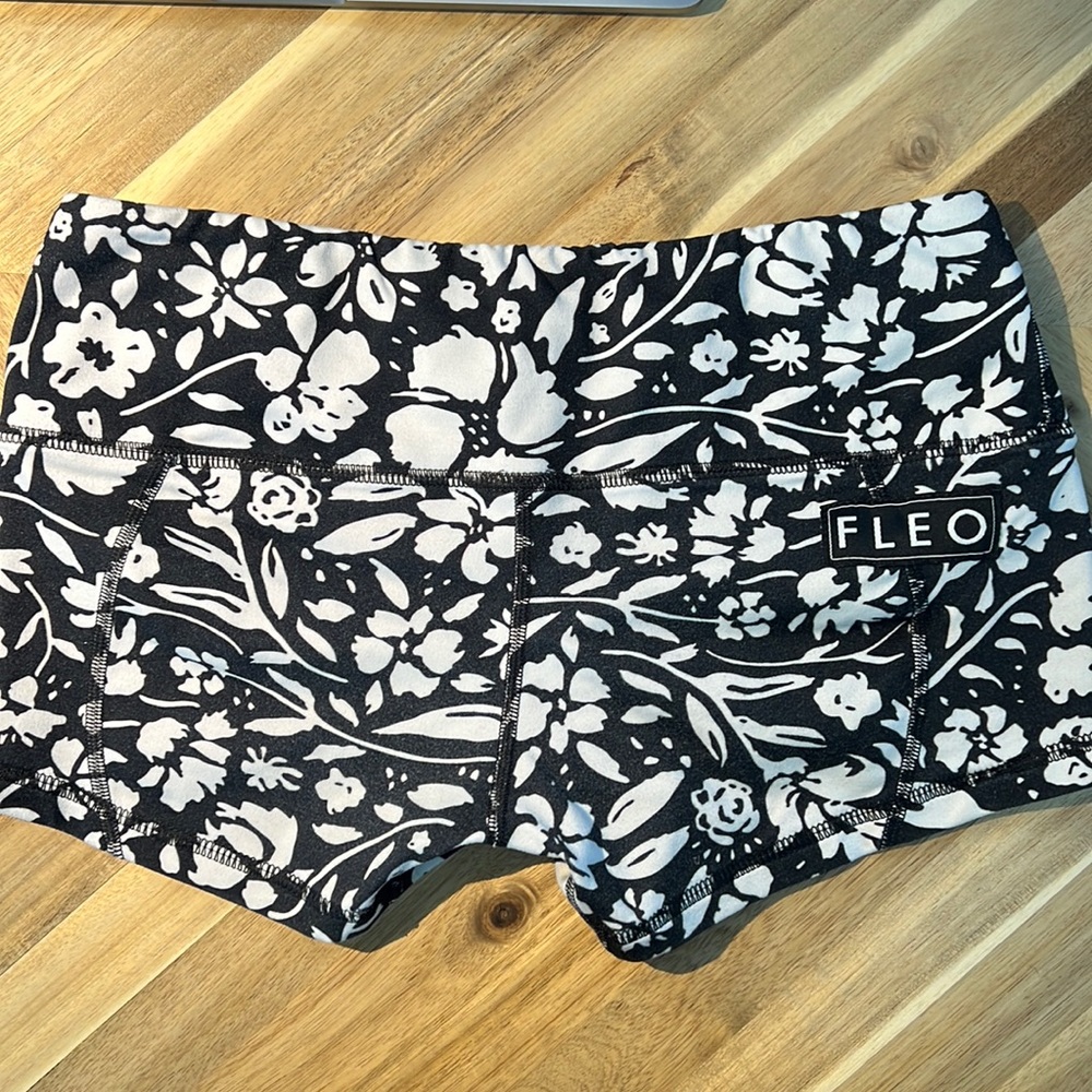 FLEO low rise shorts - size S